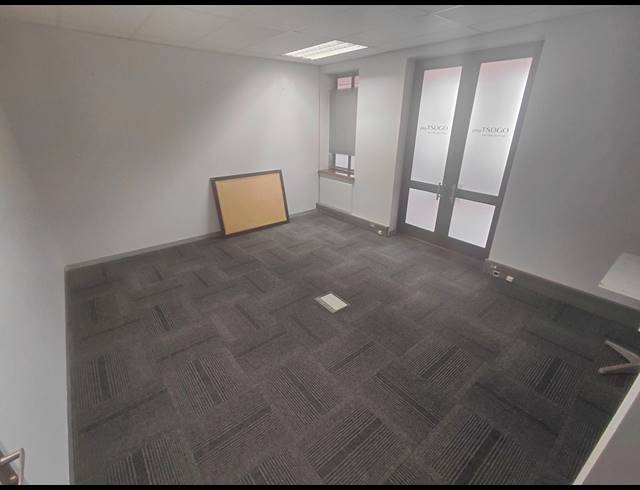 279M² OFFICE TO LET IN MAGALIESSIG